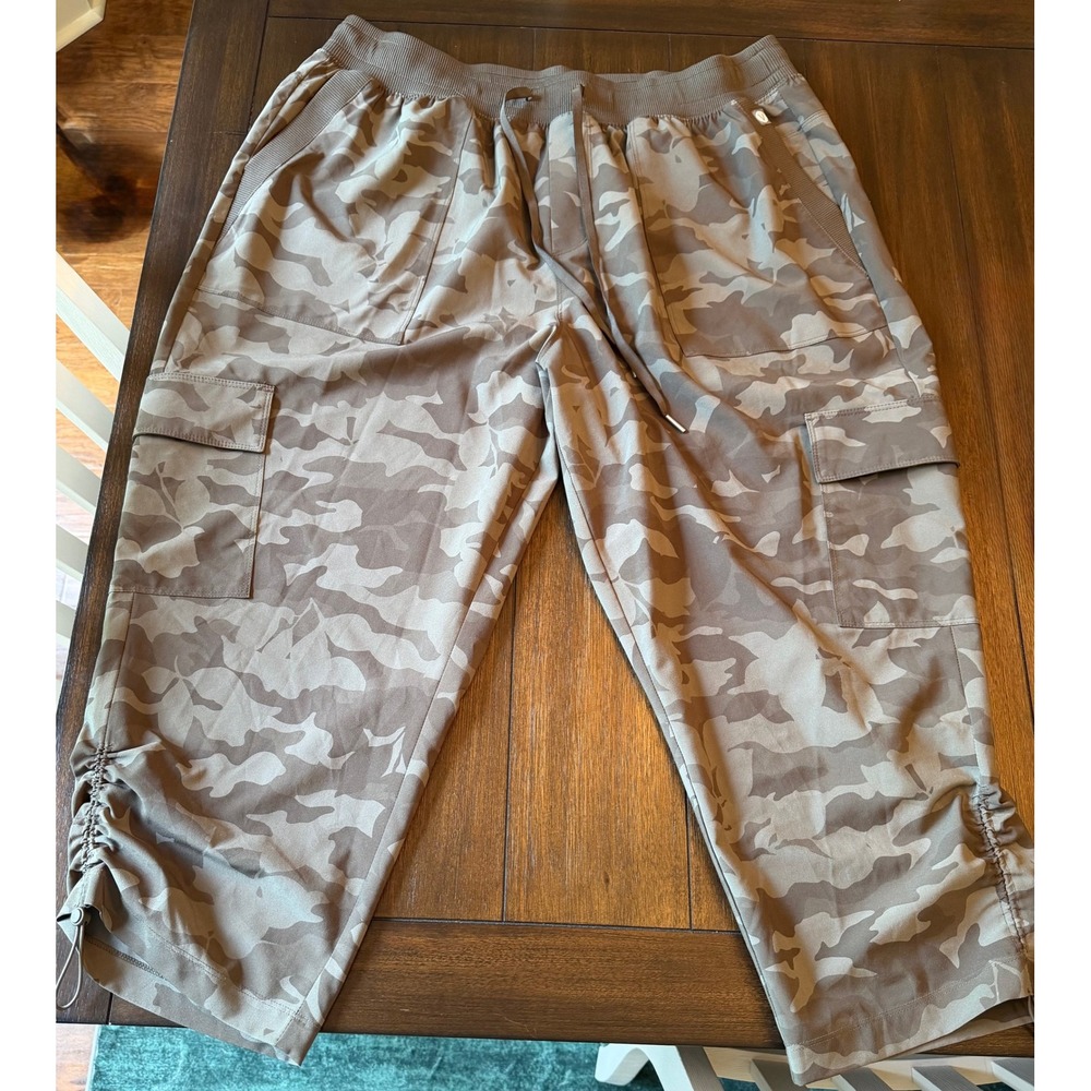 LIVI Lane Bryant Camo Cargo Cropped Pants Brown Tan Plus Sz 18/20 Adjustable Hem